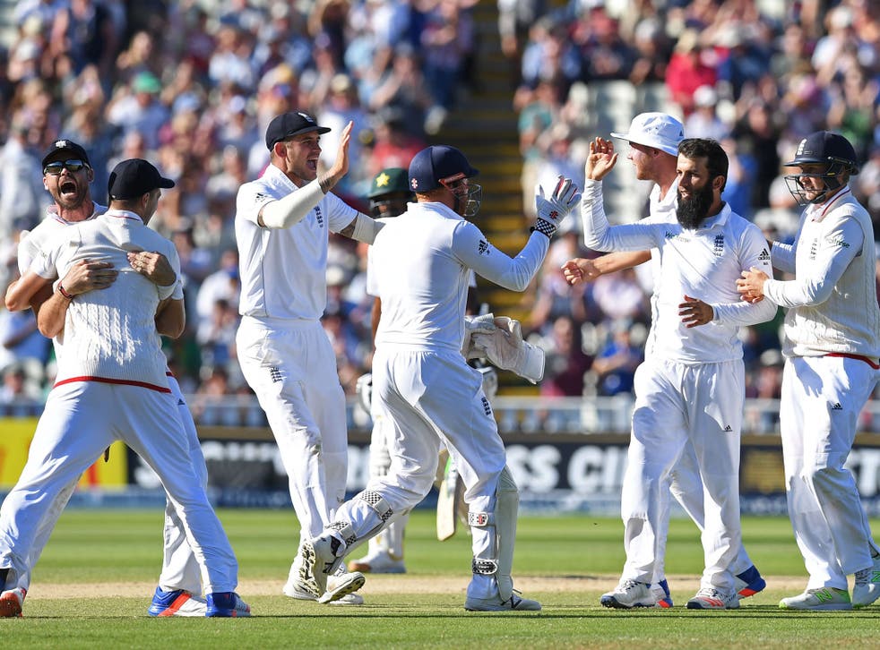 Moeen Ali celebrate with his England teammates after taking the final Pakistan wicket of Sohail Khan