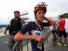 Rio 2016: Lizzie Armitstead misses out as Anna van der Breggen wins gold after Annemiek van Vleuten crash