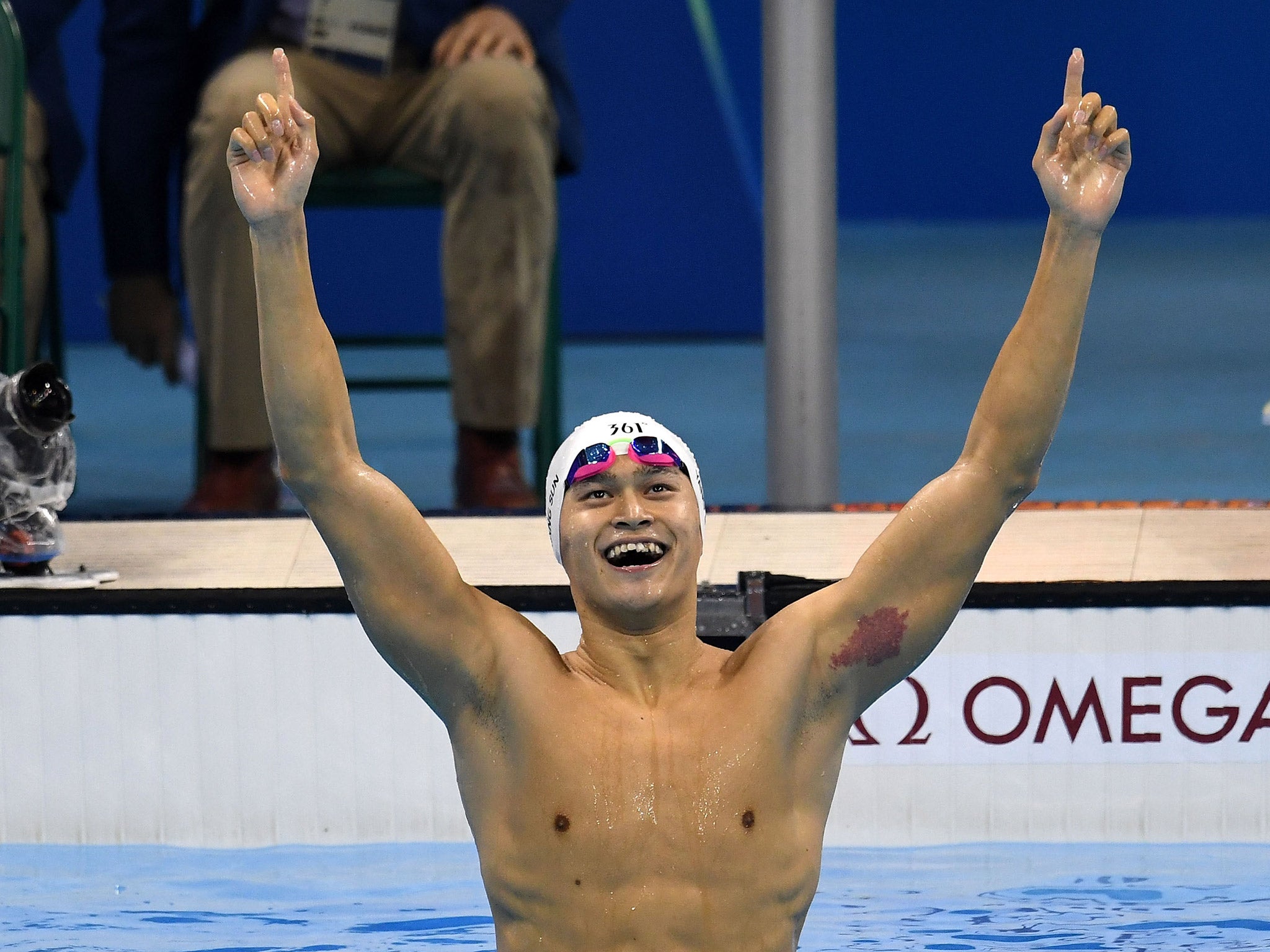 Sun Yang celebrates winning 200m freestyle gold
