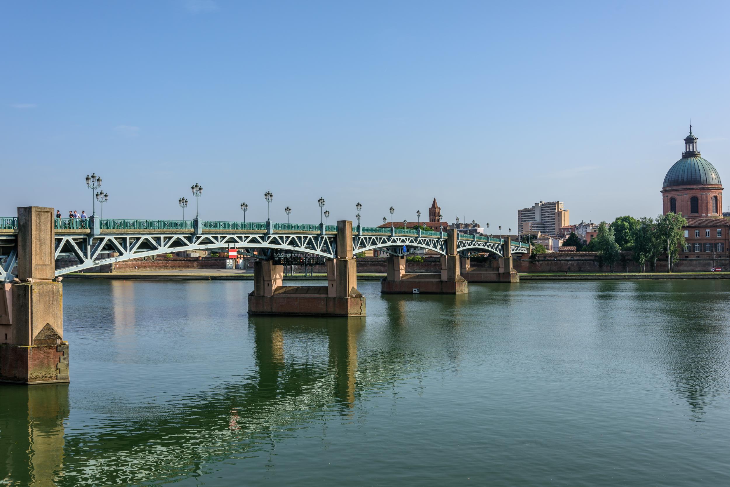 The 'pink city' of Toulouse sitting pretty on the Garonne river