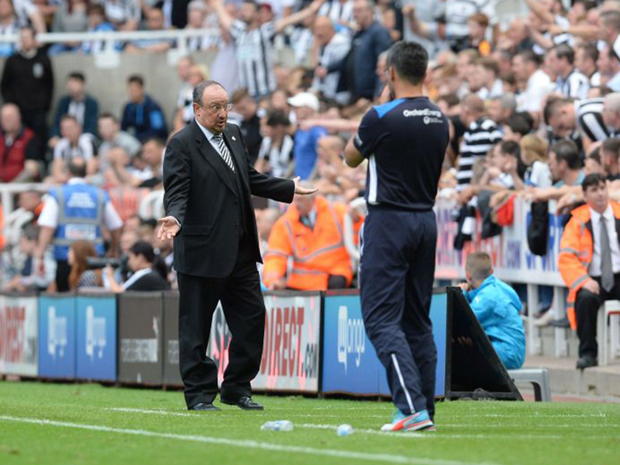 Rafa Benitez gestures during Newcastle's 2-1 defeat by Huddersfield