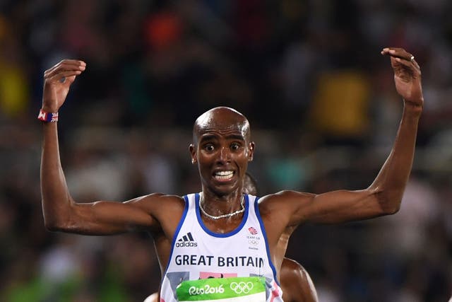 Mo Farah celebrates winning 10,000m gold