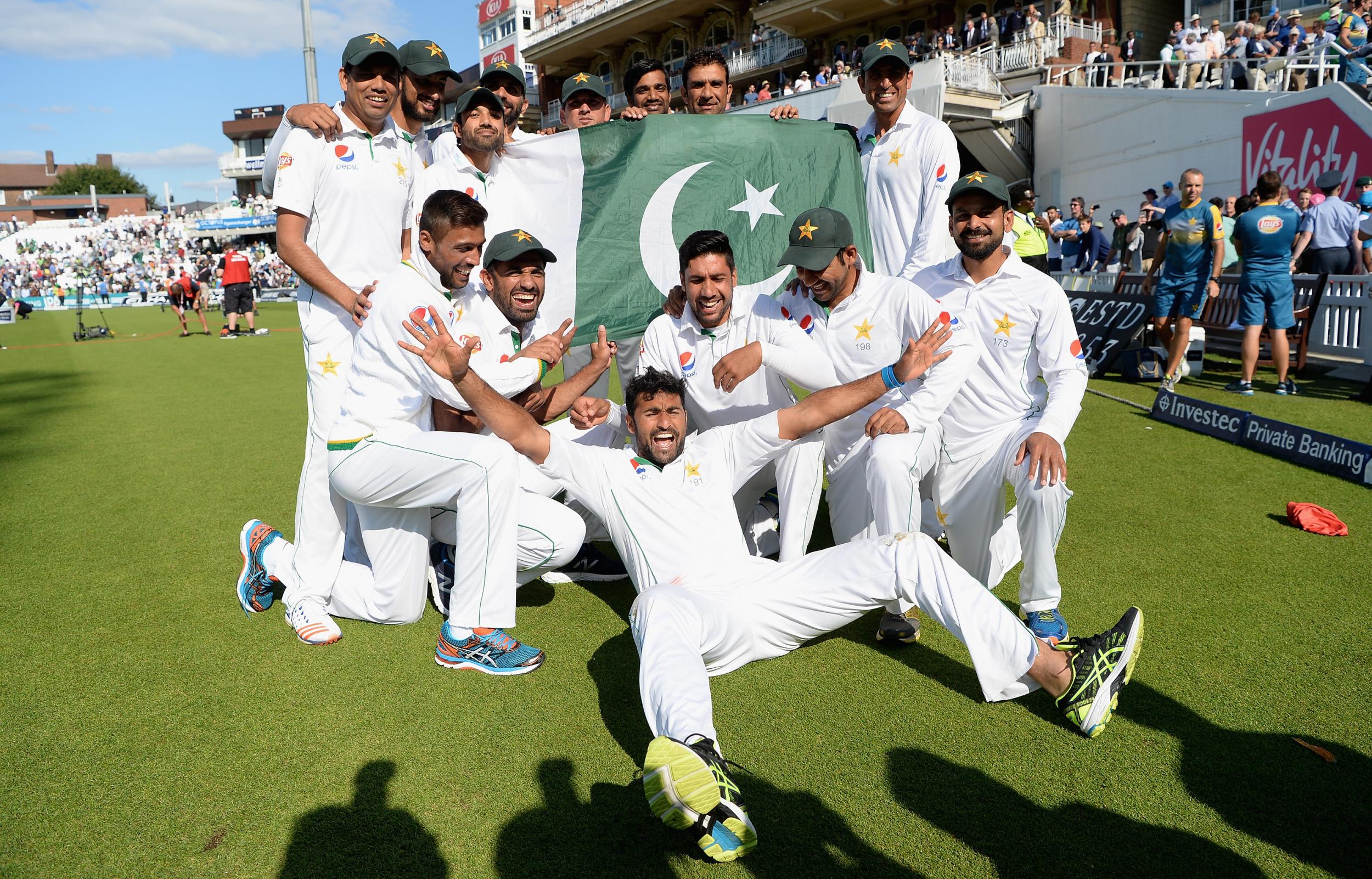 Pakistan celebrate after winning the 4th Investec Test between England and Pakistan at The Kia Oval