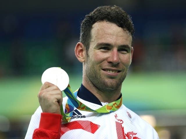 Mark Cavendish celebrates taking gold in the men's omnium