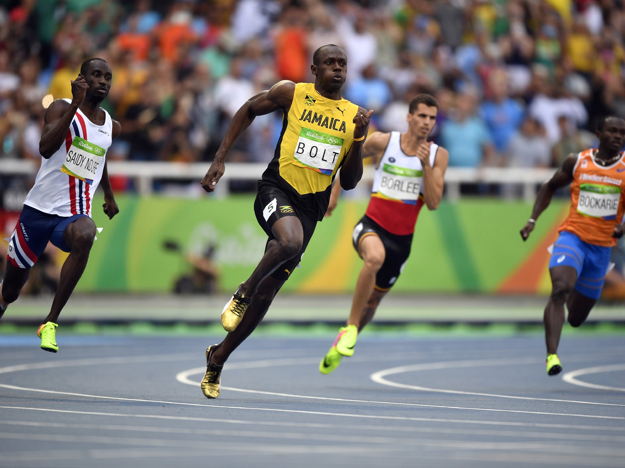Usain Bolt eased through the heats of the 200m to reach the semi-finals