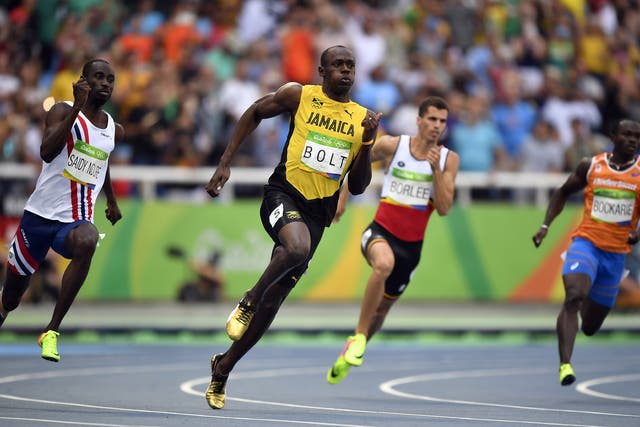 Usain Bolt eased through the heats of the 200m to reach the semi-finals