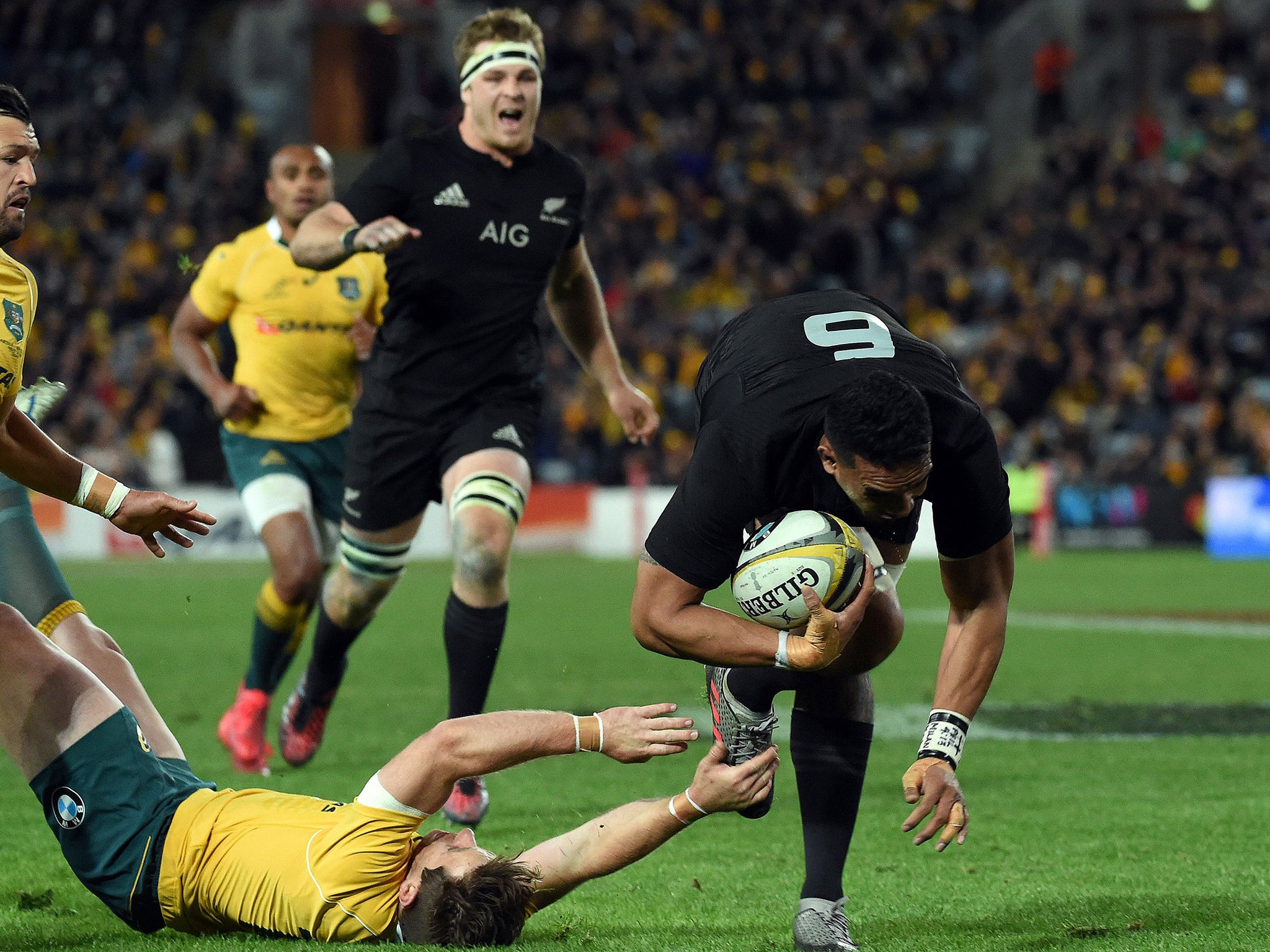 Jerome Kaino dives over the line for New Zealand's third try