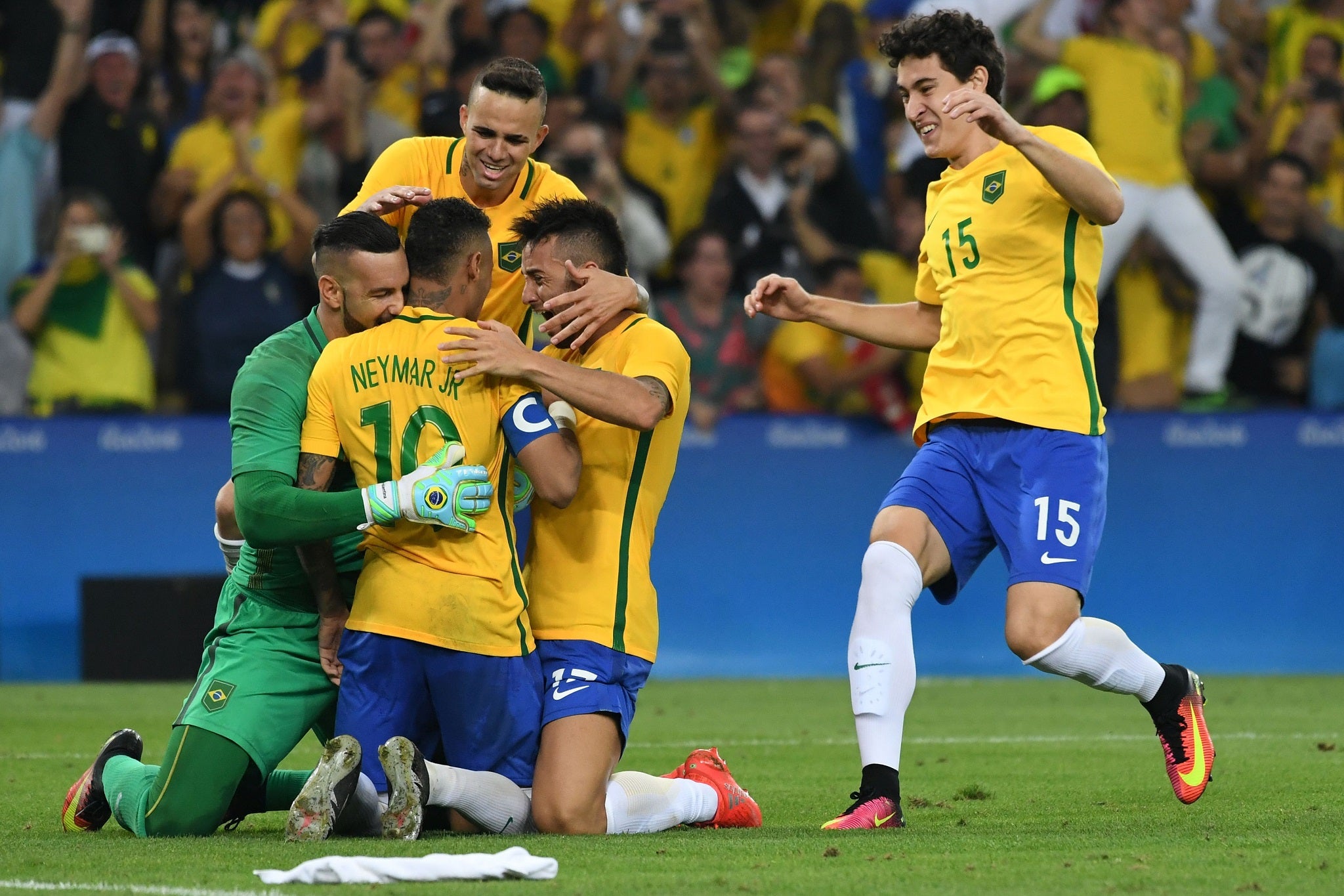 Brazil players celebrate after Neymar scores the winning penalty to win gold