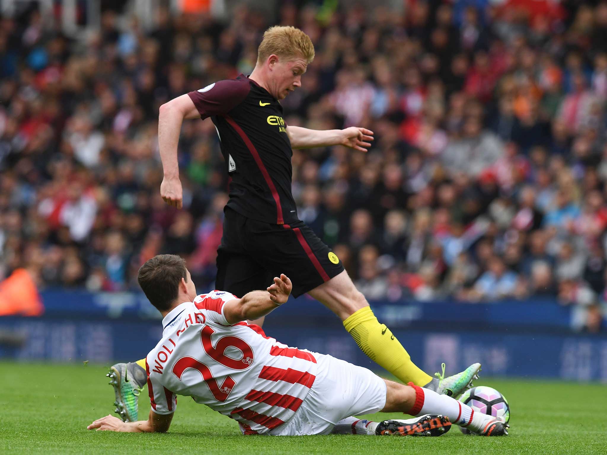 Kevin de Bruyne cannot fathom why Sterling has come in for criticism