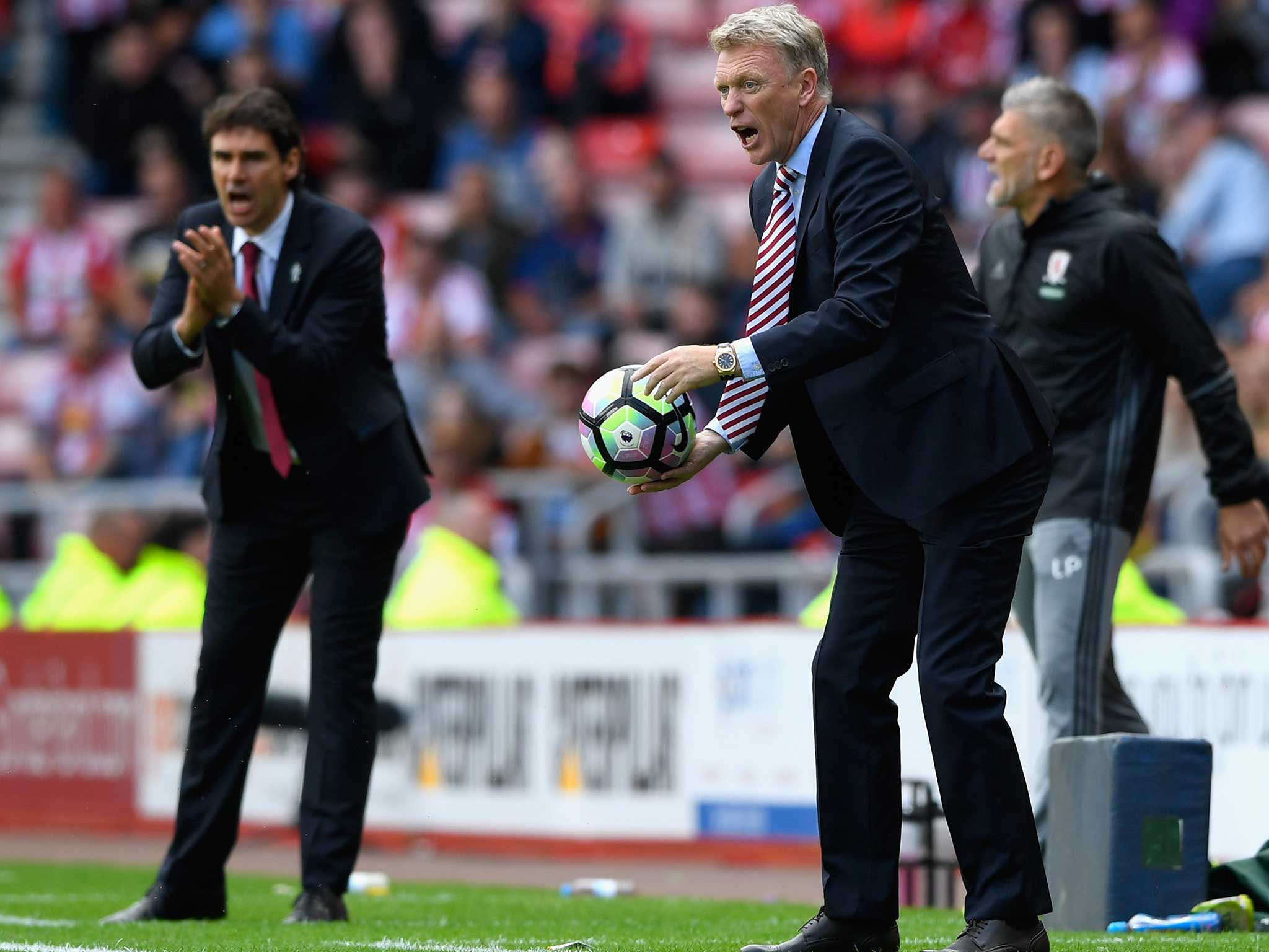 David Moyes watches on frantically from the side-lines