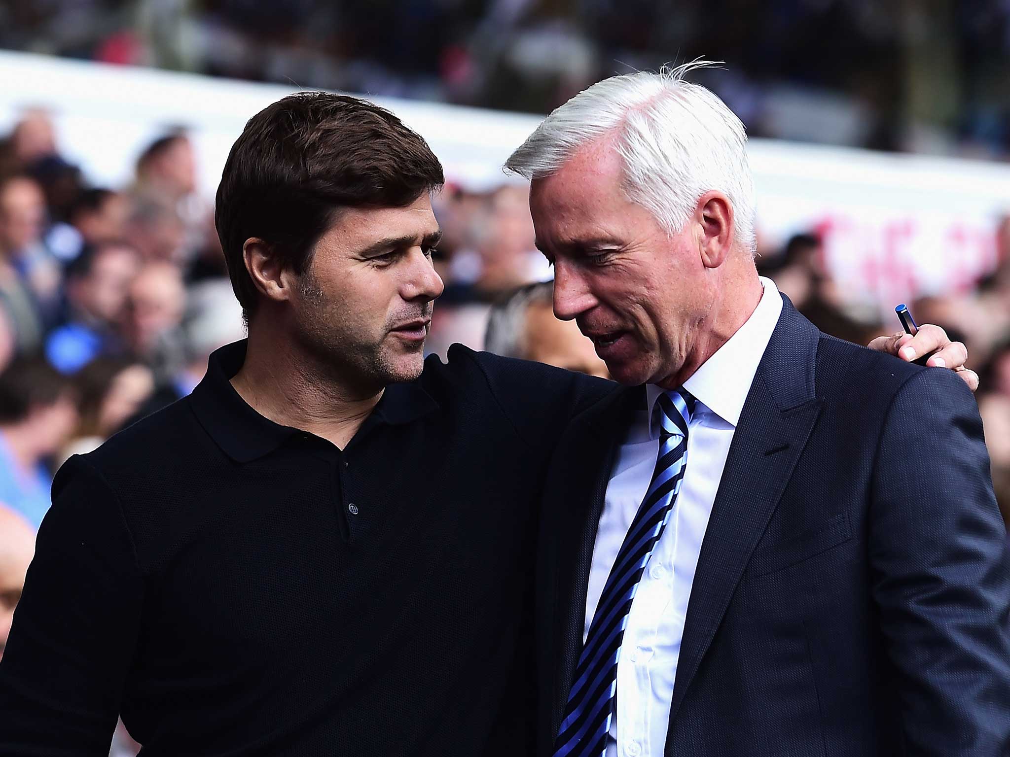 Mauricio Pochettino and Alan Pardew talk before kick-off