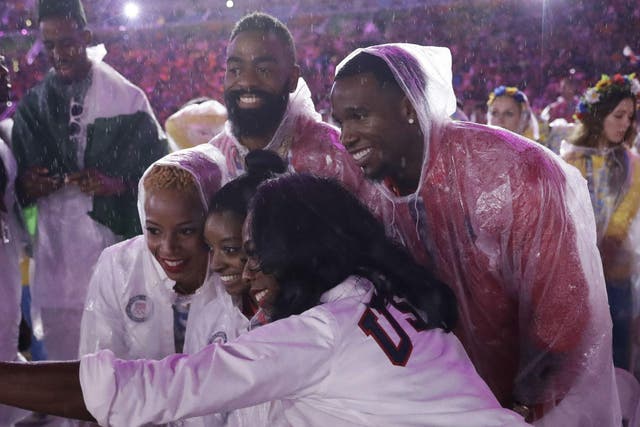 Biles poses with members of the US team during the Rio closing ceremony