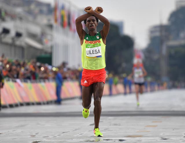 Ethiopia's Feyisa Lilesa (silver) crosses the finish line of the Men's Marathon athletics event at the Rio 2016 Olympic Games, 21 August 2016