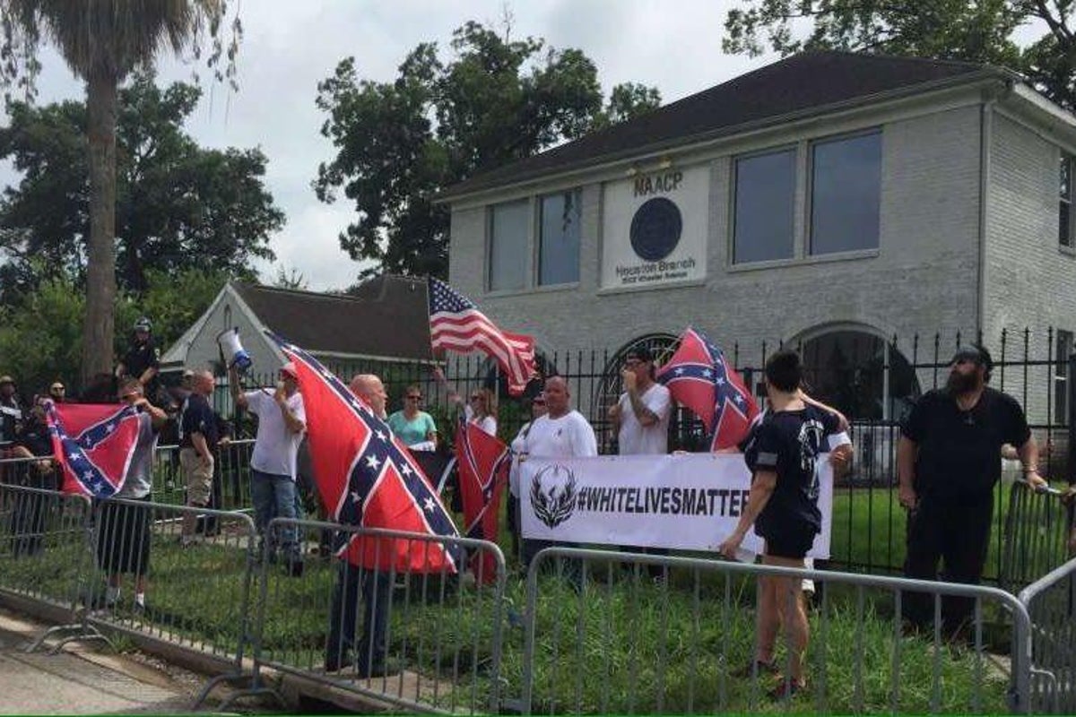 'White Lives Matter' protesters wield guns and confederate flags ...