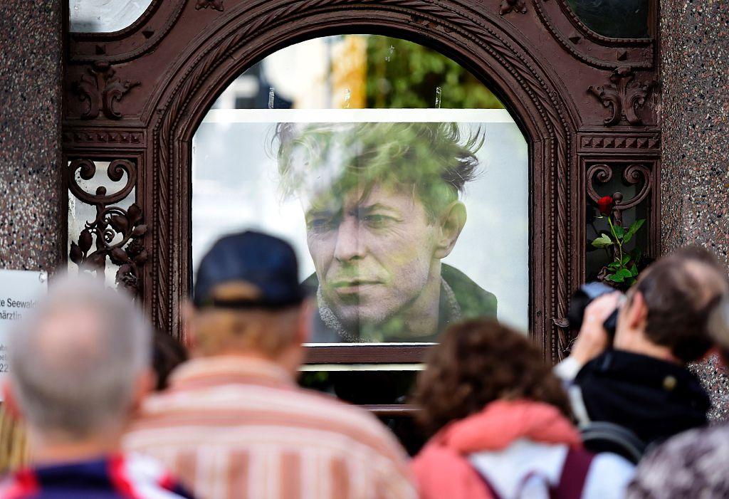 People attend an unveiling ceremony of a commemorative plaque dedicated to musician David Bowie at his former apartment in Berlin August 22, 2016