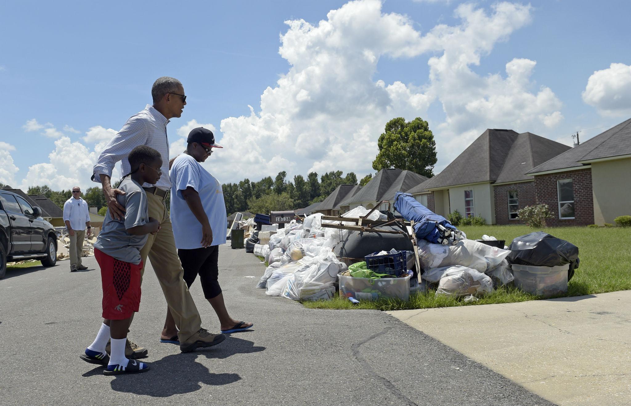 President Barack Obama meets residents in Castle Place, a flood-damaged neighbourhood of Baton Rouge