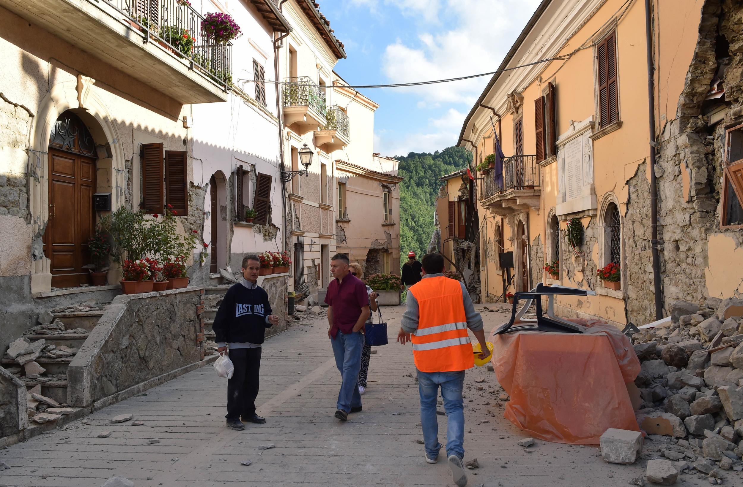 &#13;
Rescuers clear debris while searching for victims in damaged buildings in Arquata del Tronto &#13;