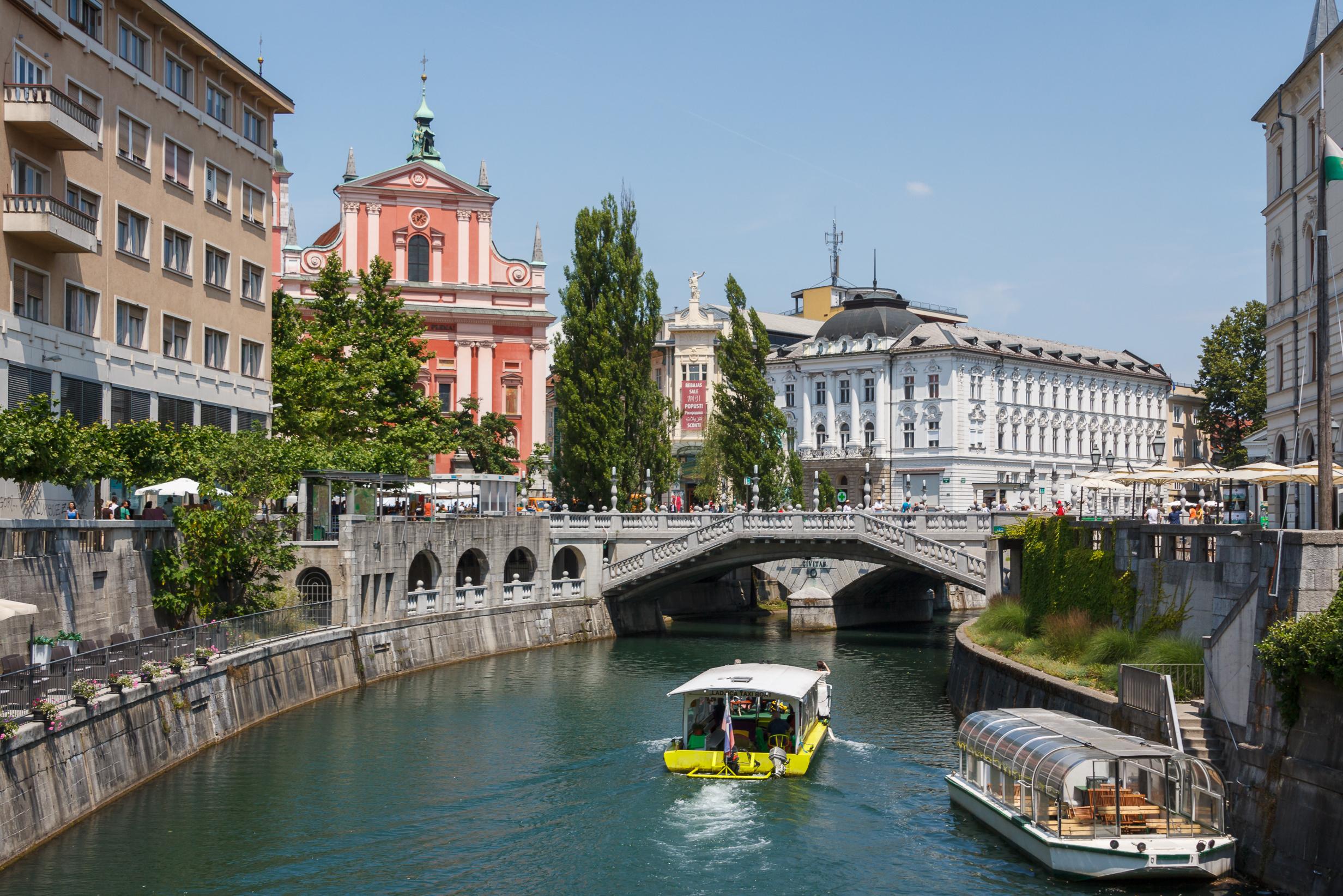 The Ljubljanica slices through the city