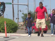 Mexican father crosses US border every day to take his children to school