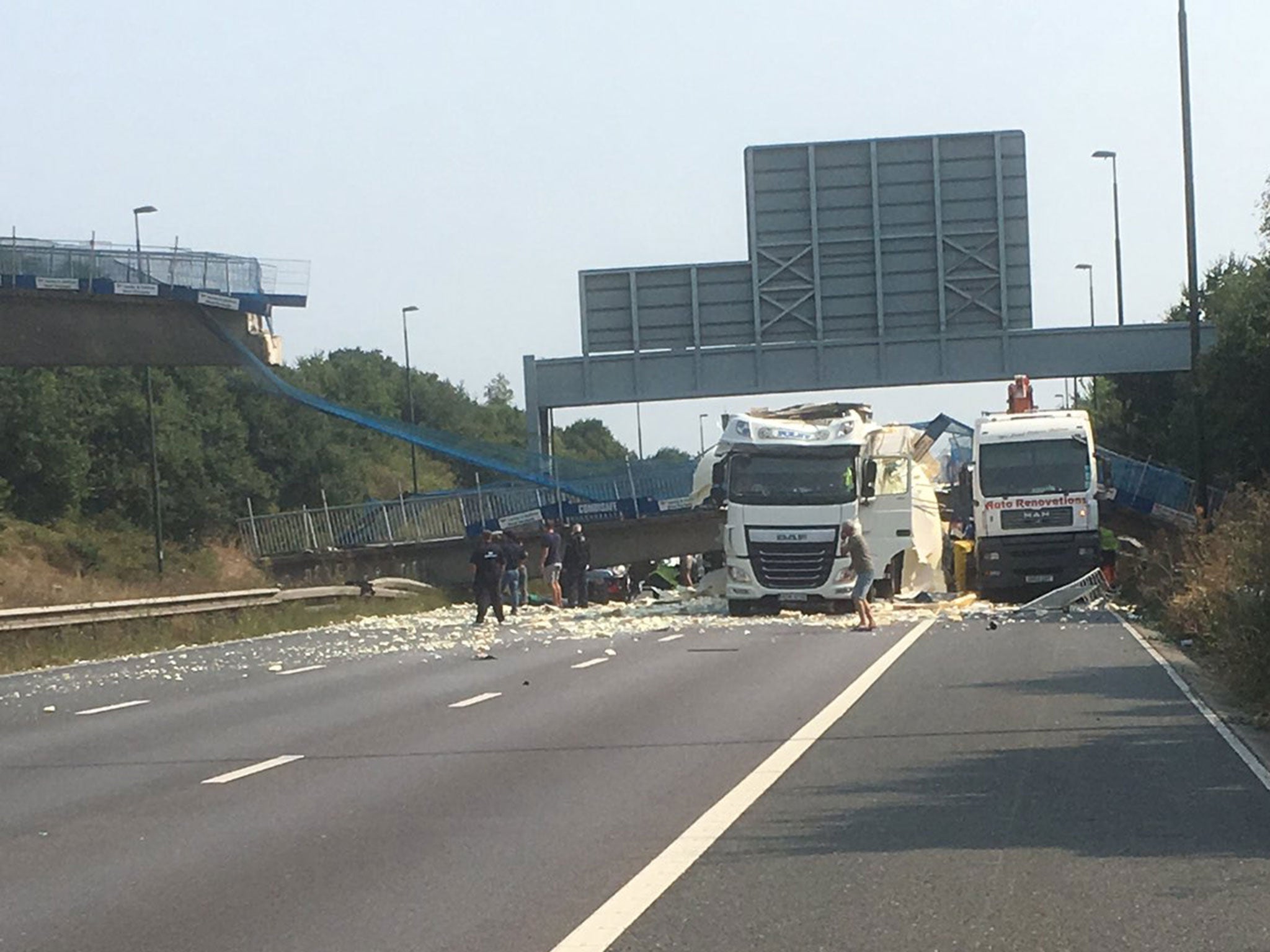 M20 bridge collapse Motorway closed between junctions 2 and 4