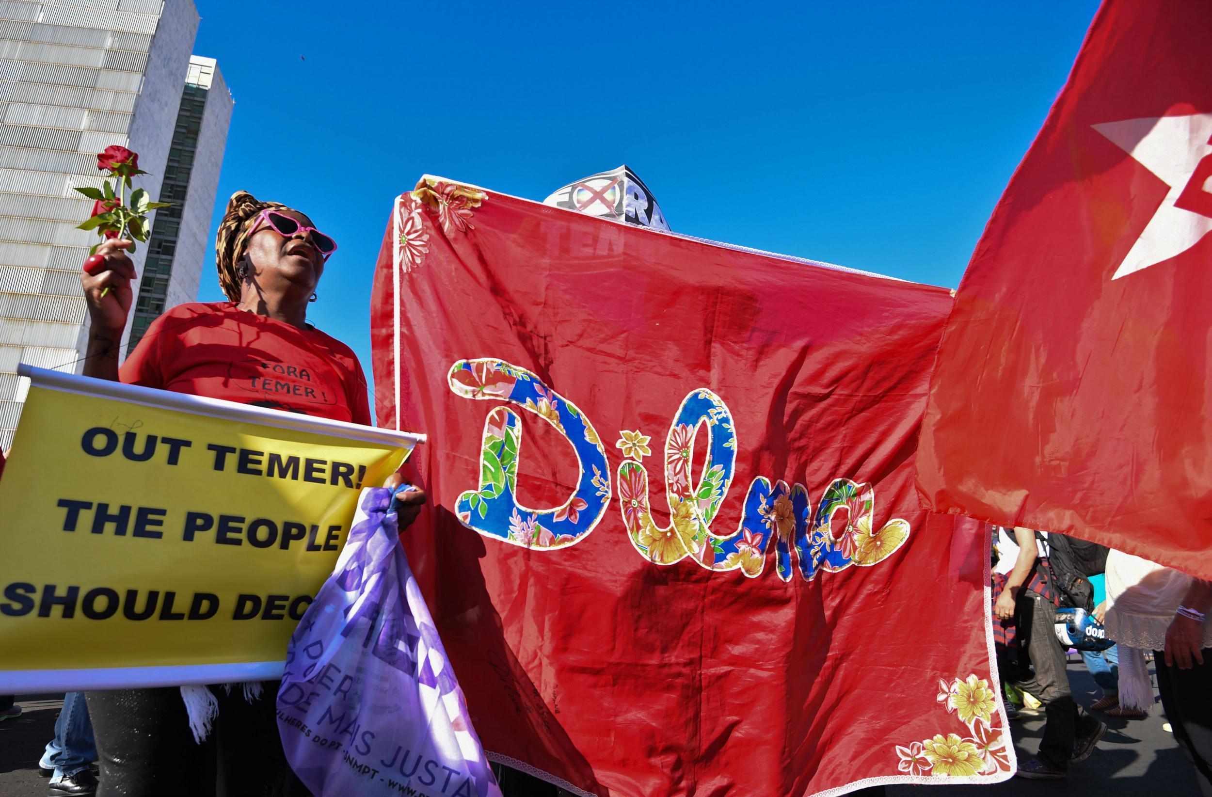 Protestors gather in Brasilia in support of Dilma Rousseff