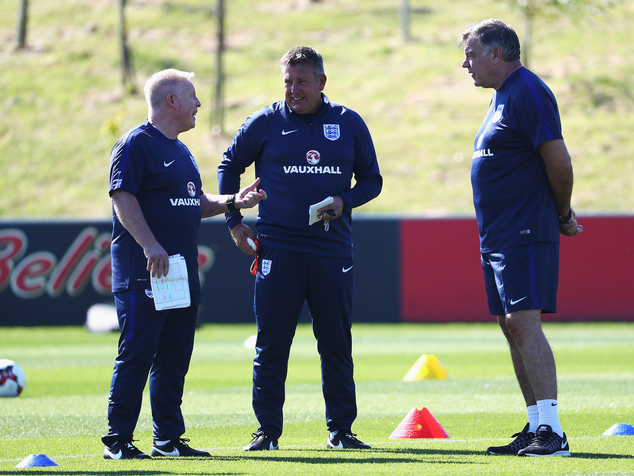 Sam Allardyce (right) speaks with Lee and Shakespeare during an England training session