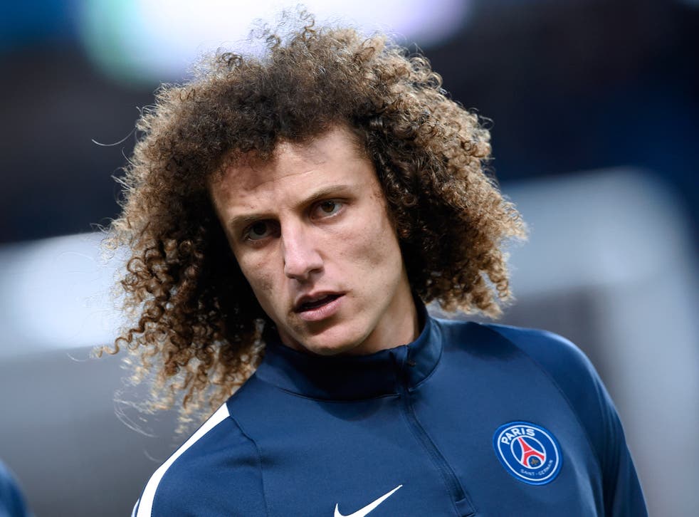 David Luiz is wanted by his former club Chelsea