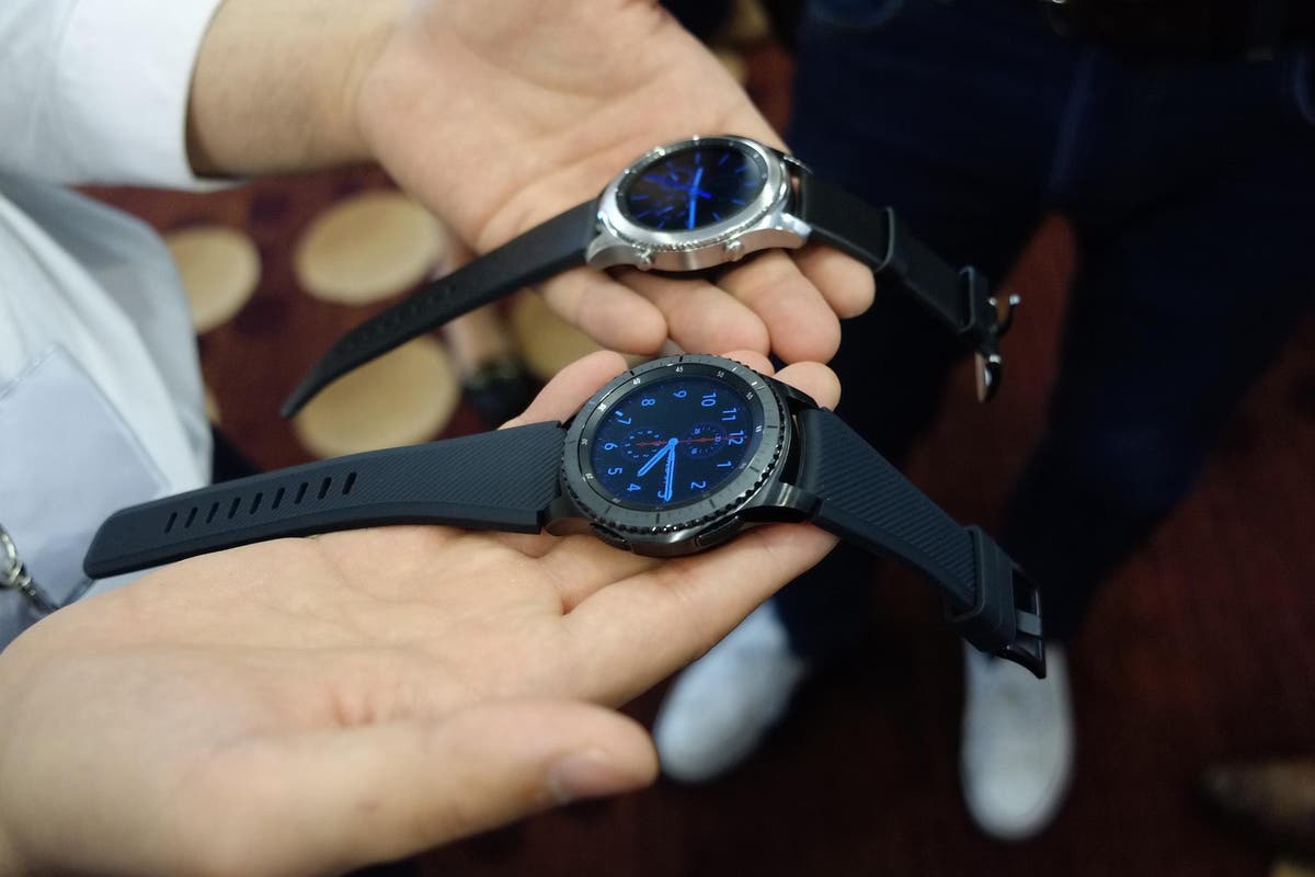 Automatisch Woestijn Ambassadeur Samsung Gear S3 launched, ready to take on Apple Watch 2 with waterproofing  and rugged look | The Independent | The Independent