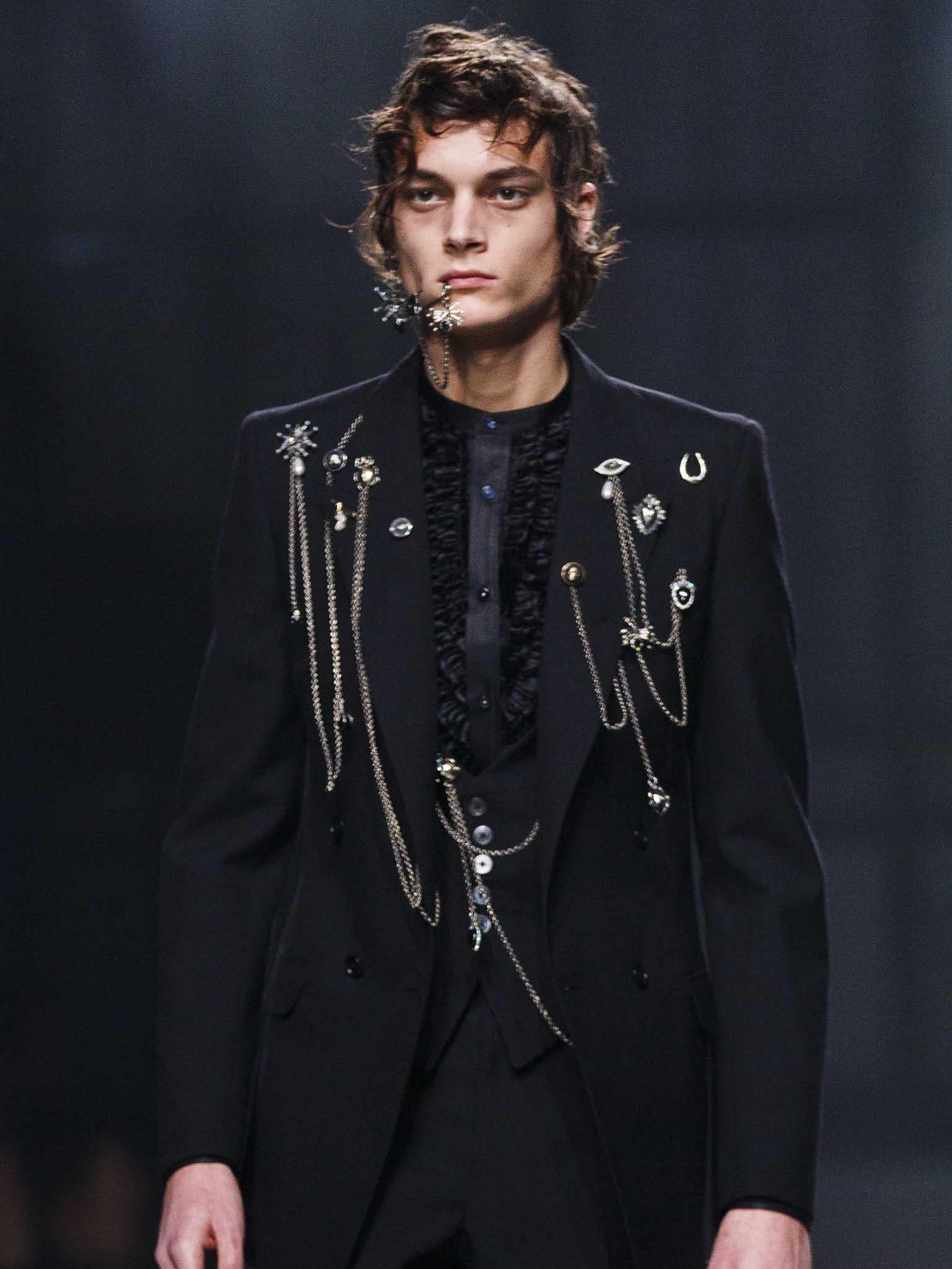 Alexander McQueen Autumn Winter 2016 line puts a fashion spin on military decoration (Getty)