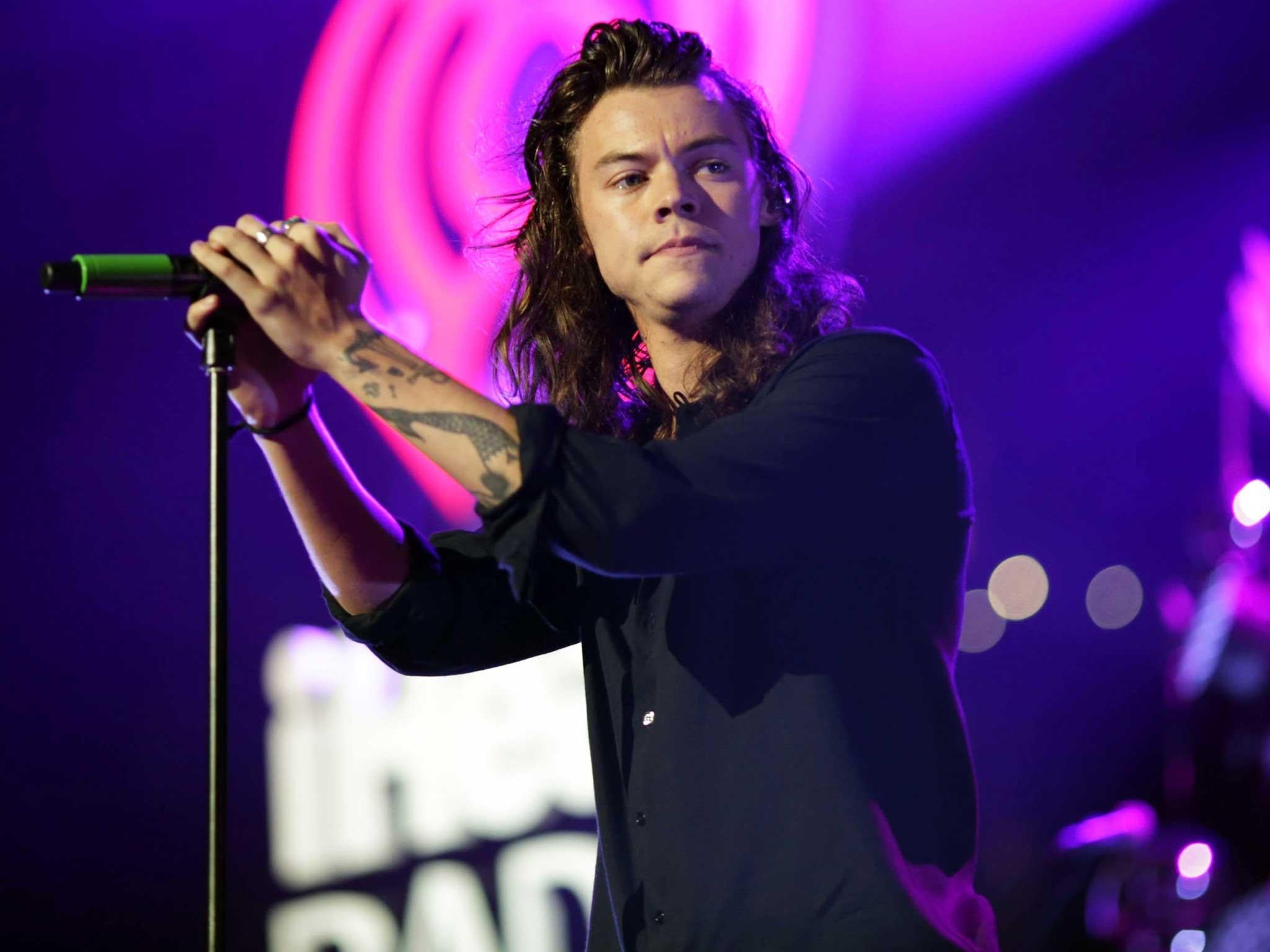 Harry Styles Attempts Stage Dive At Secret Gig Hits The Floor The Independent The Independent