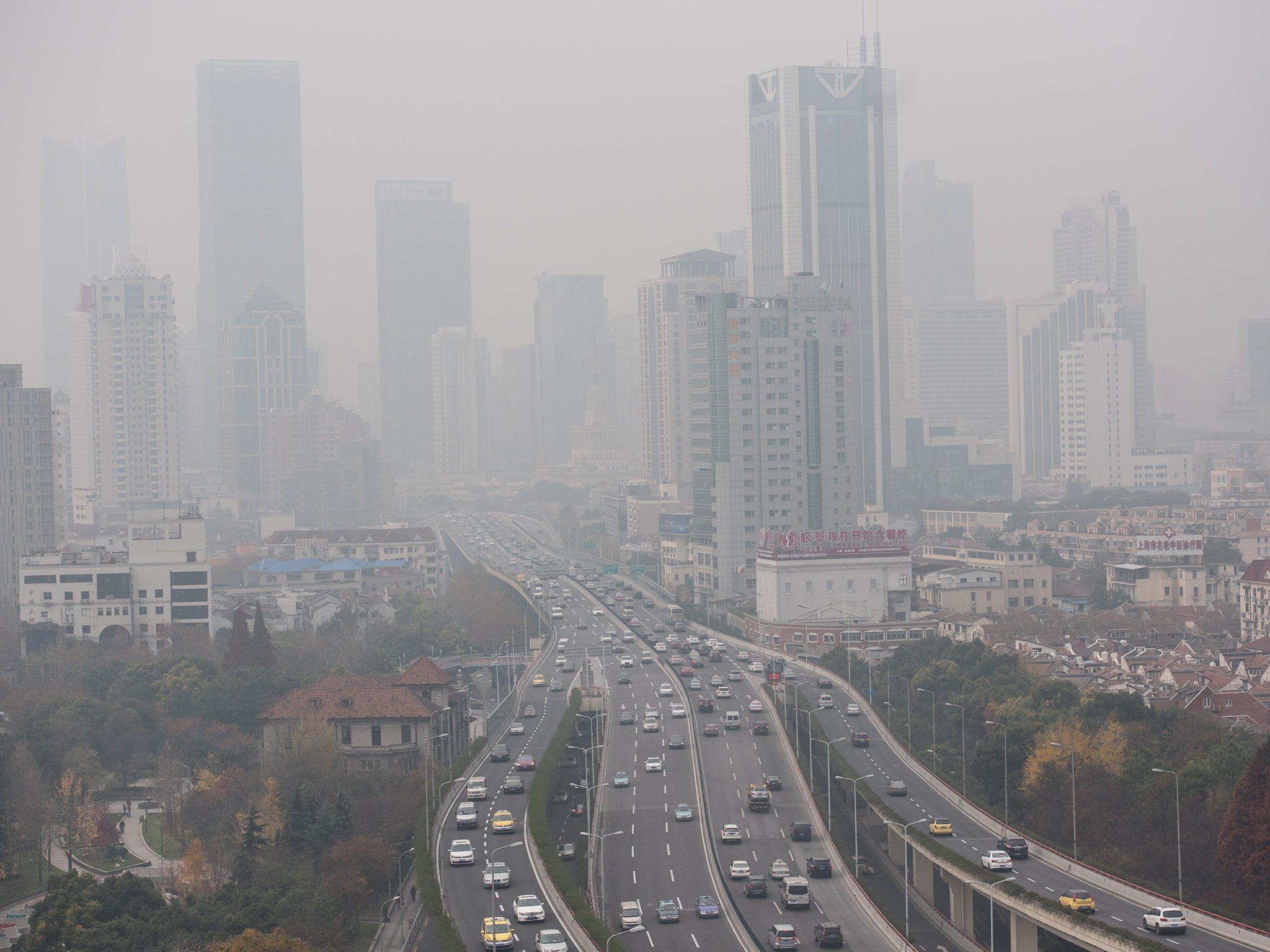 Heavy pollution hangs in the air over elevated motorways in Shanghai (Getty)