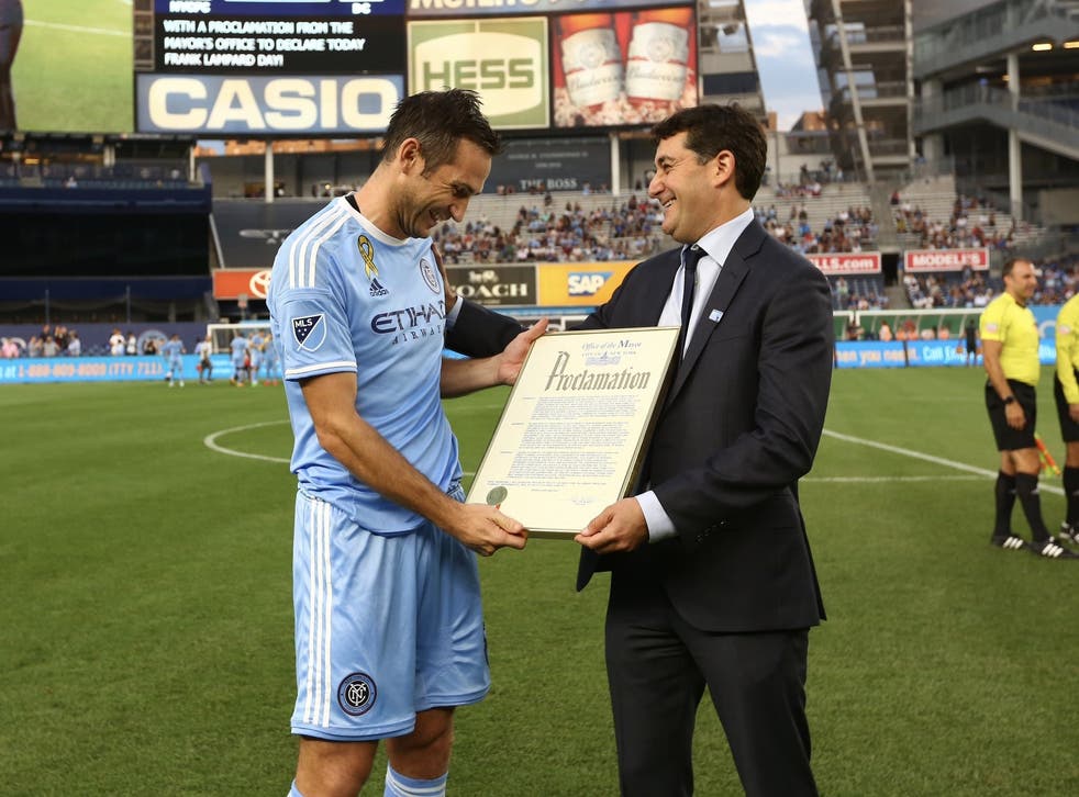 New York Mayor Bill de Blasio ‏congratulates Frank Lampard on 300 goals - but it was a little early