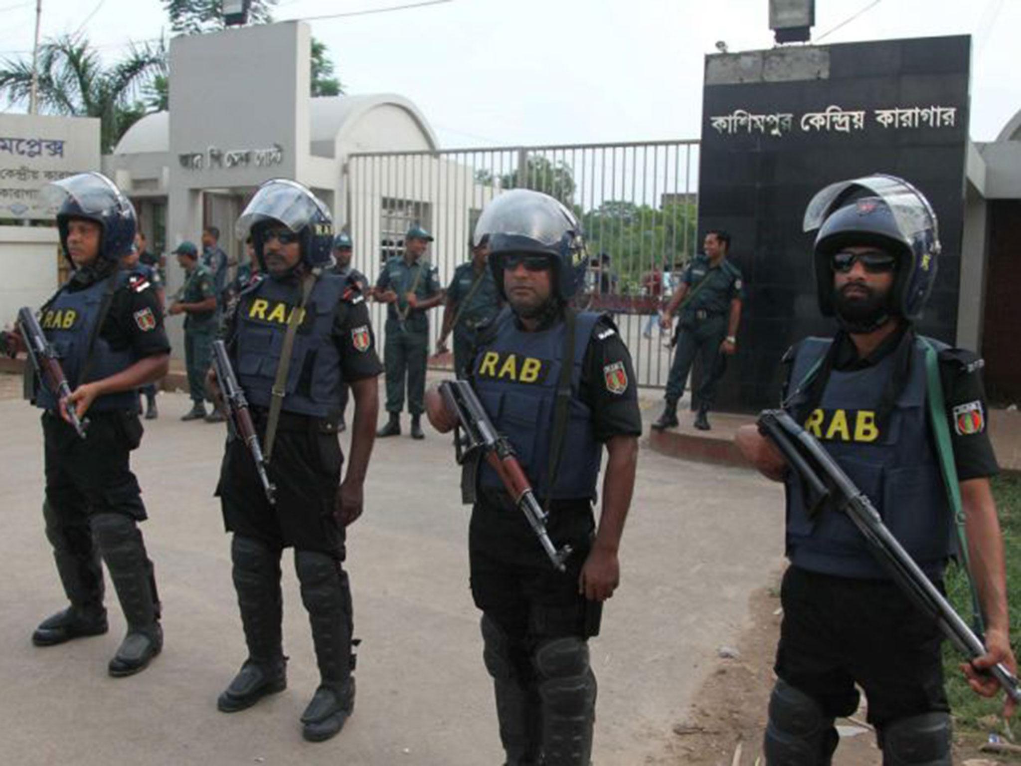 Bangladeshi security personnel stand guard at the entrance of the Kashimpur Central Jail where Bangladeshi leader of Jamaat-e-Islam Mir Quasem Ali was held before his execution