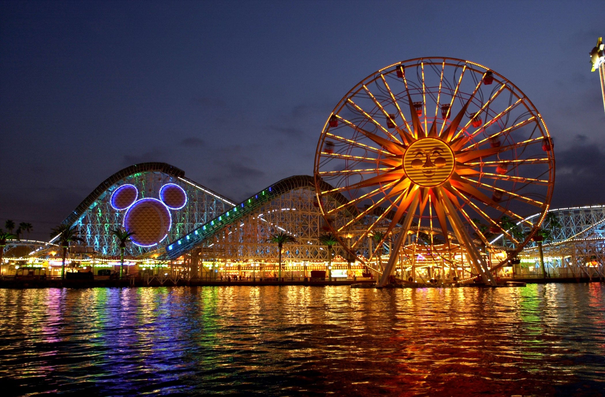 Get discounted entry to theme parks including Disneyland with a combined pass