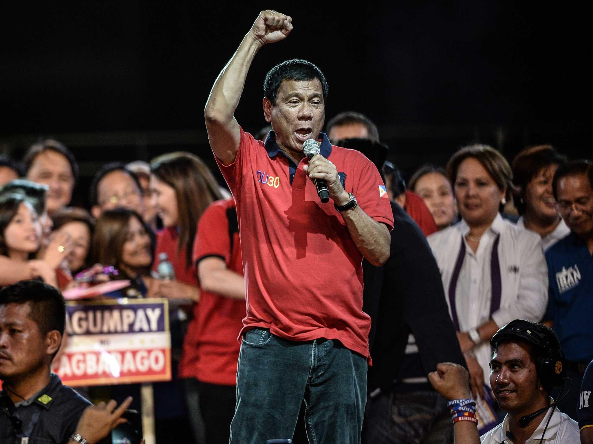 Mass-murder advocate Duterte at an election rally: he has promised medals to any member of the public who shoots a drug dealer
