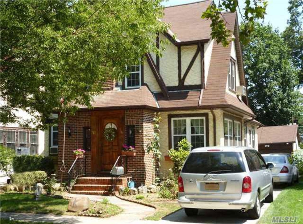 Donald Trump S Childhood Home Up For Sale At Auction The Independent The Independent