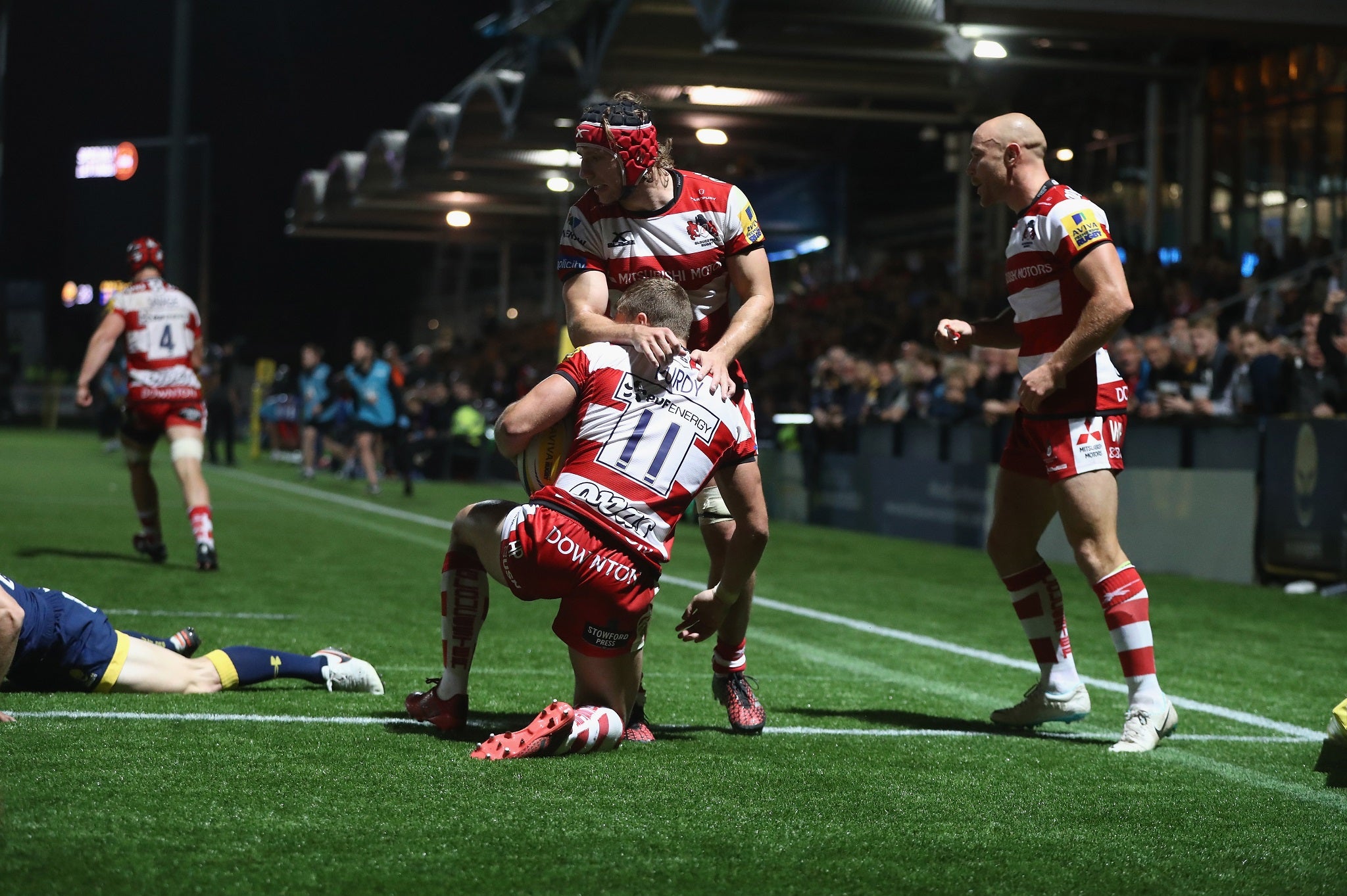 Gloucester celebrate Henry Purdy's late try against Worcester