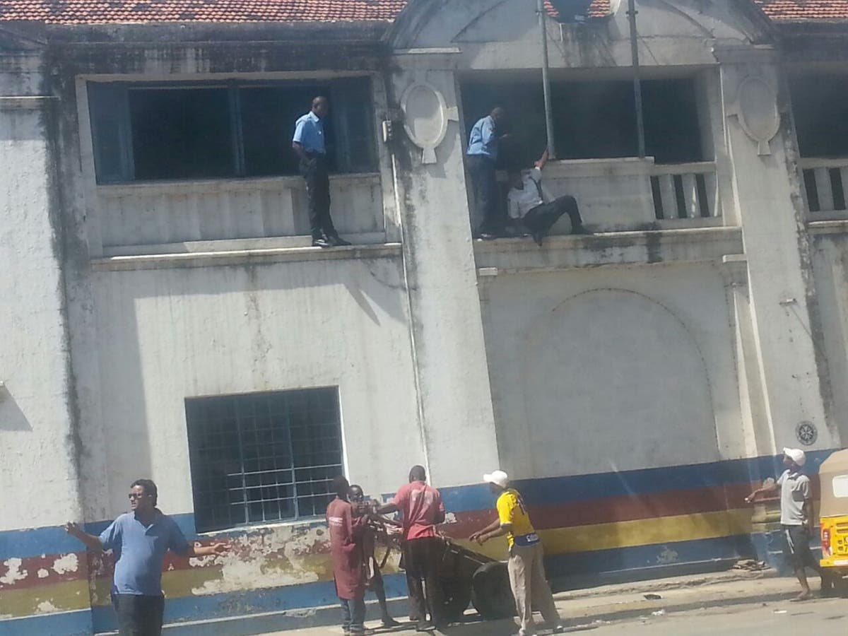 Kenya terror attack: Mombasa police shoot dead three women dressed in ...