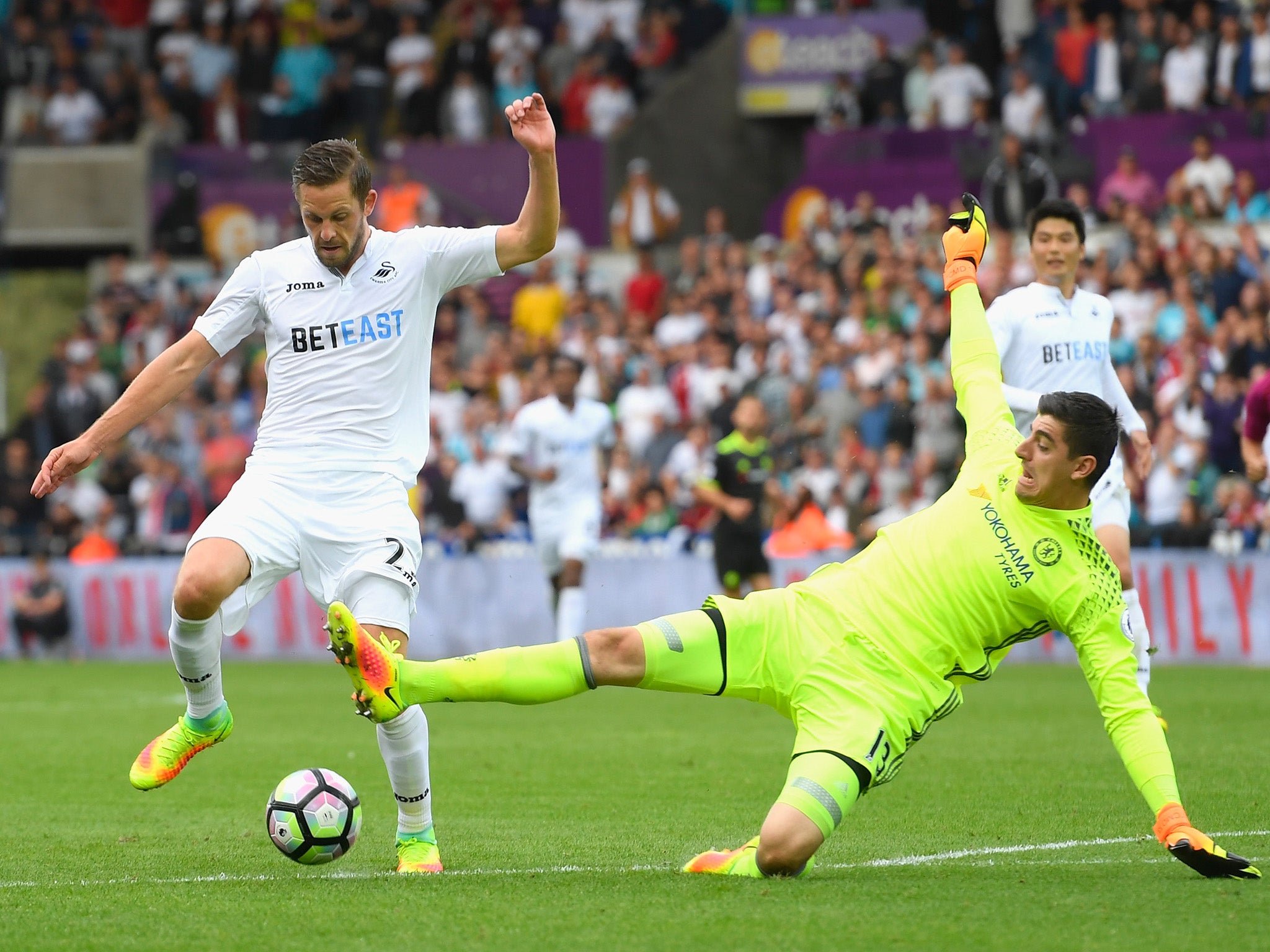 Gylfi Sigurdsson was fouled by Thibaut Courtois for the penalty