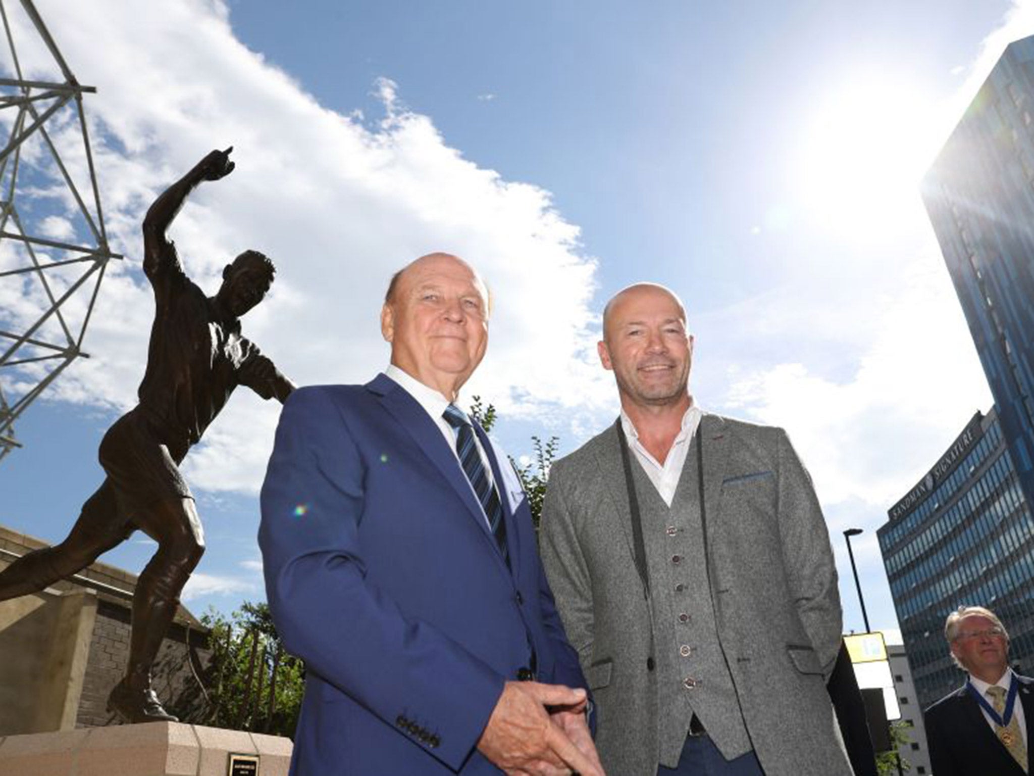 Alan Shearer stands alongside Freddy Shepherd and the new bronze statue of him outside St James' Park