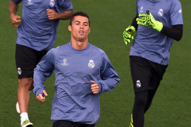 Ronaldo in training ahead of Wednesday's meeting with Sporting