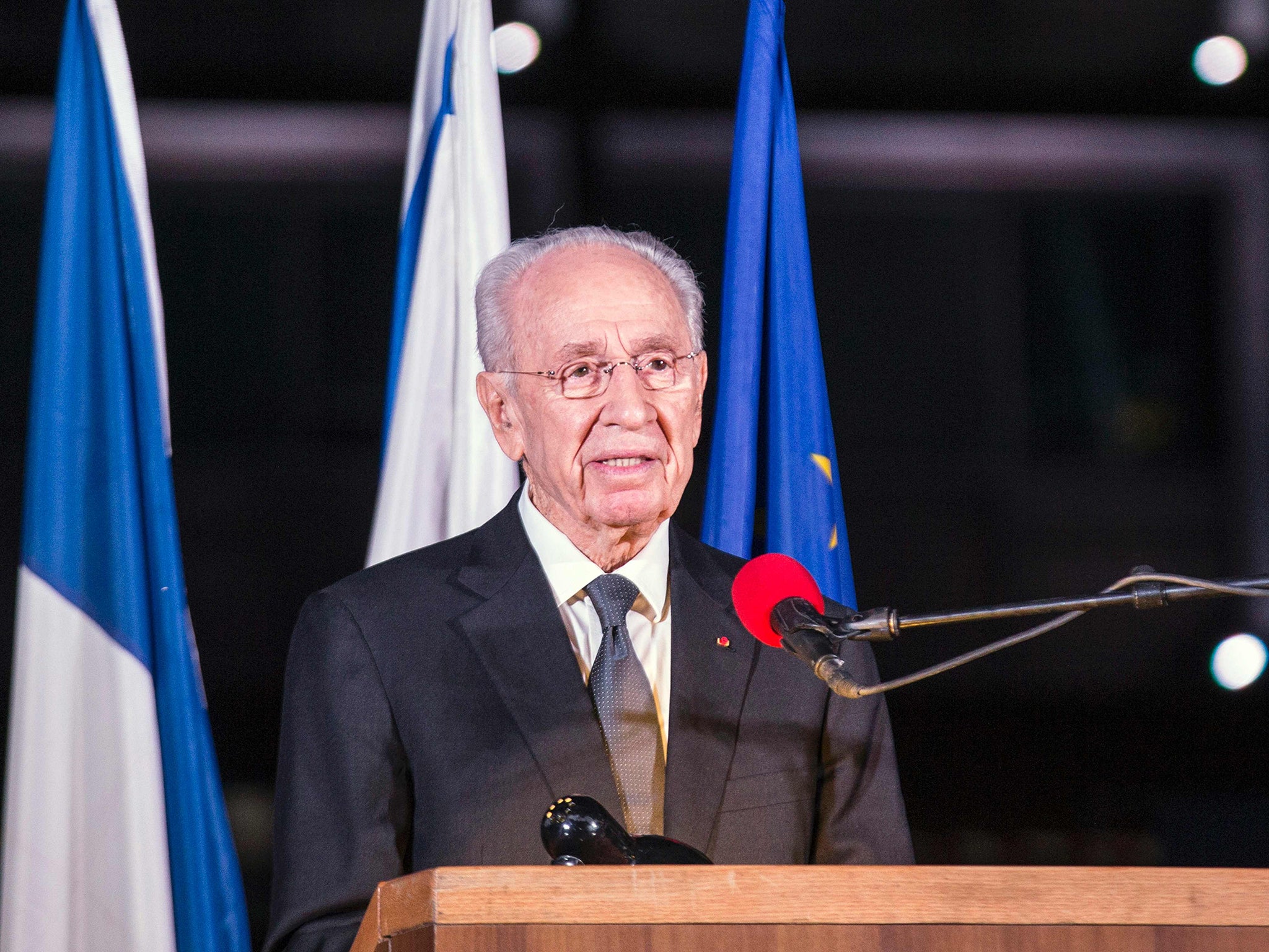Shimon Peres delivering a speech in honor of the victims of the Paris attacks in Rabin Square