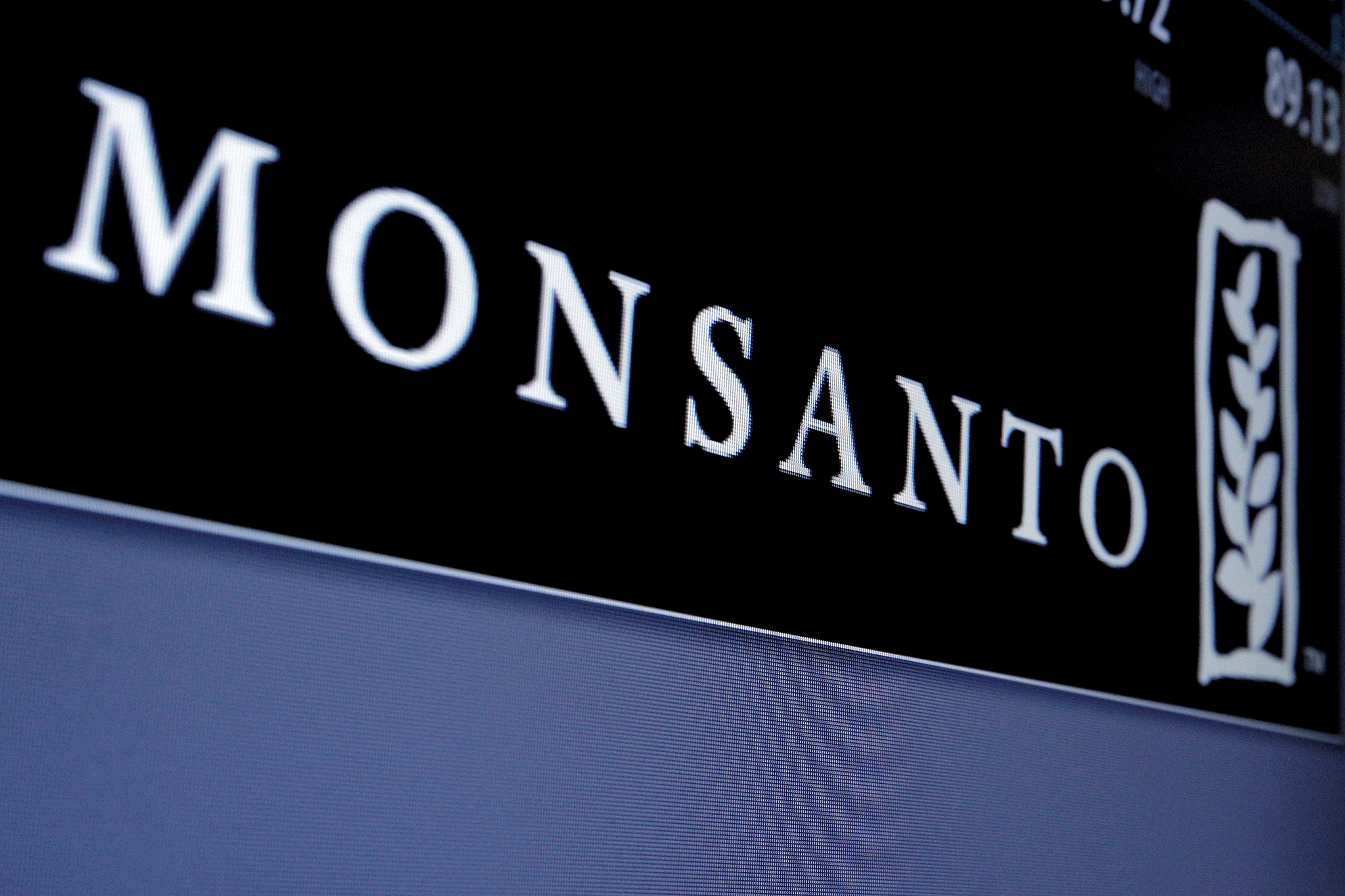 The fee is more than a fifth higher than Monsanto’s closing price on Tuesday