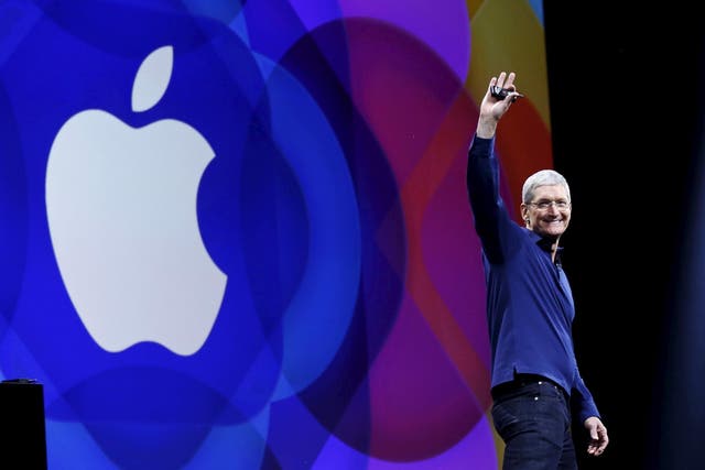 Apple CEO Tim Cook waves as he arrives on stage to deliver his keynote address at the Worldwide Developers Conference in San Francisco, California, U.S. June 8, 2015