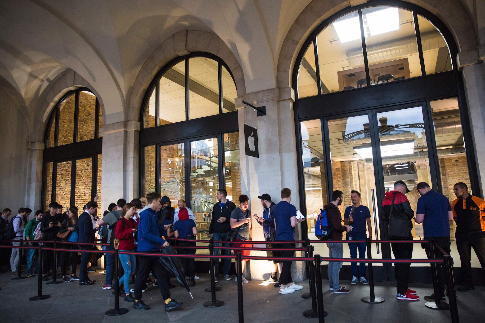People queue outside the Apple Store to buy the new iPhone 7 smartphone on the day of its release at Covent Garden in London on September 16, 2016. Apple's iPhone 7 launch generated trademark queues and brisk sales today that defied gloomy expectations
