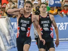 Read more

Alistair Brownlee carries brother Jonny across finish line