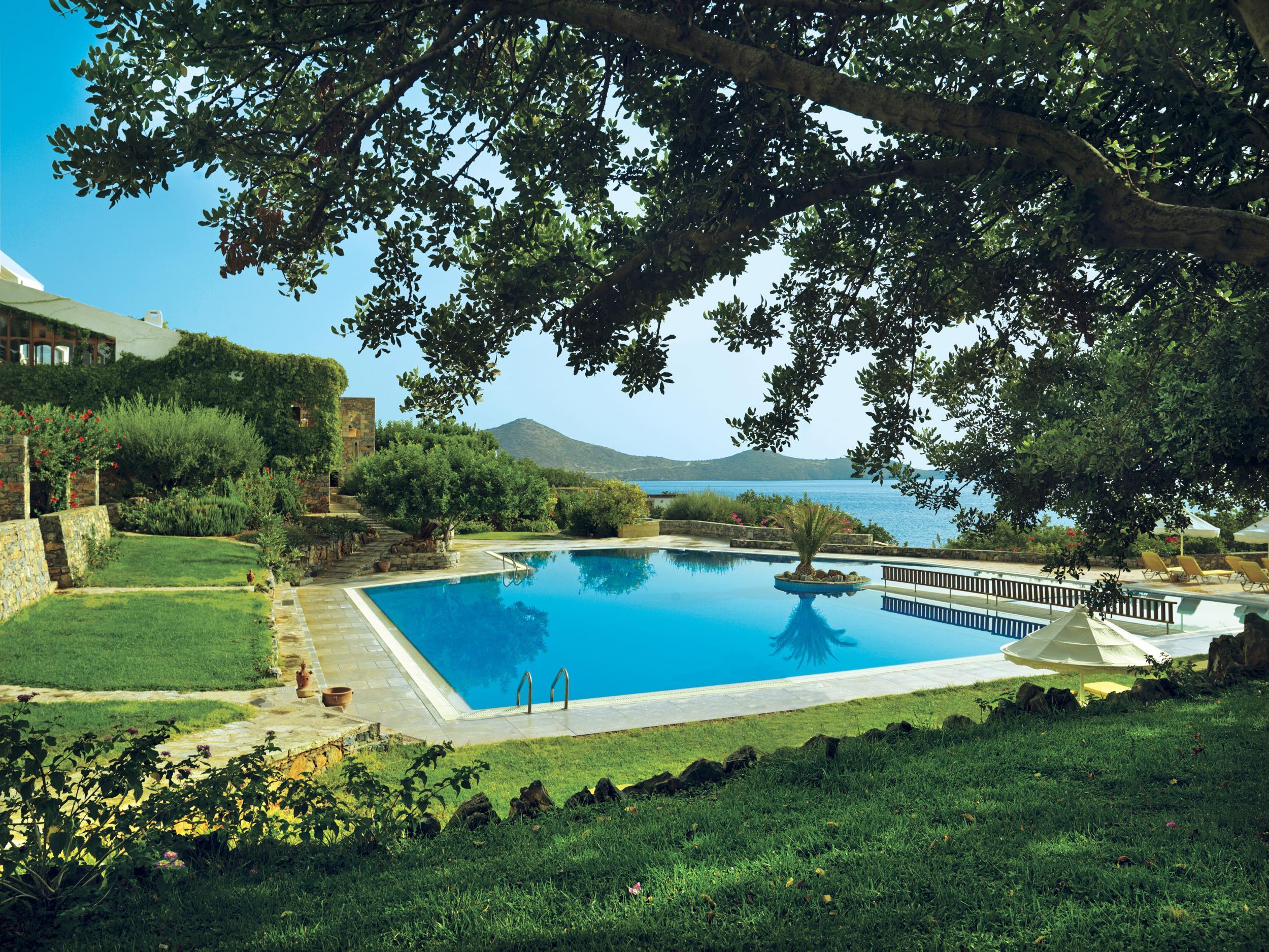 The pool at Elounda Mare