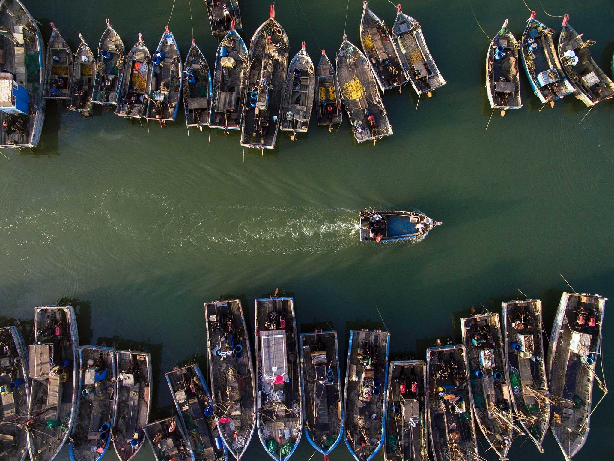 Fishing boats start to head out to sea to catch crabs in Xianrendao in China's northeastern Liaoning province