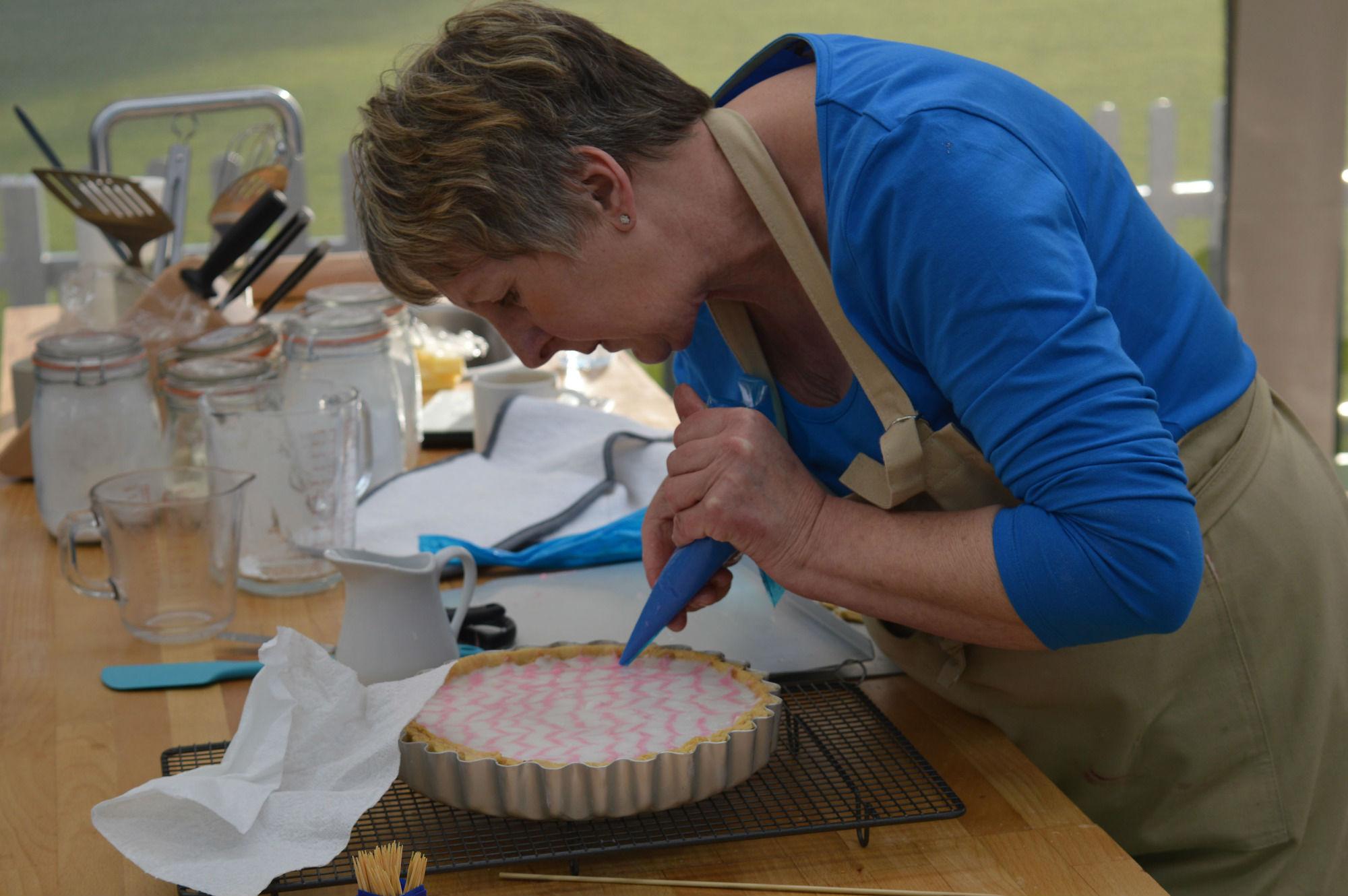 Val tackles Mary Berry's Bakewell tart technical challenge (BBC )