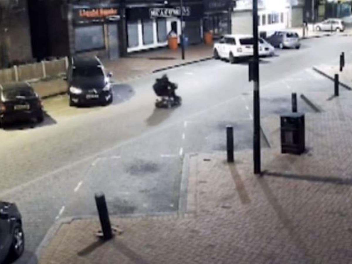 London Robbery Suspect Uses Mobility Scooter To Flee Scene Of Crime The Independent The Independent